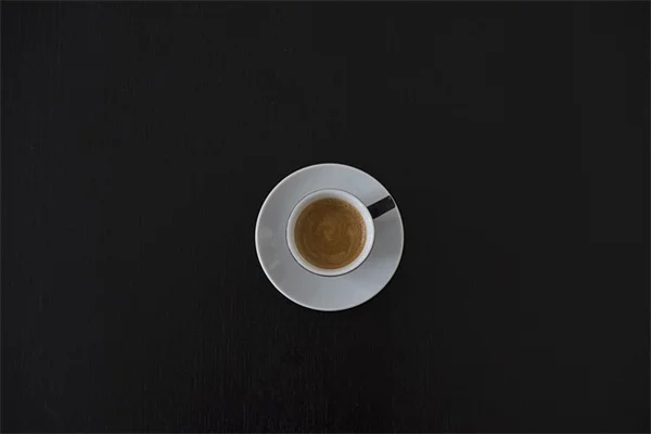 花壇の草取りはなぜ難しい？プロが教える予防と対策の完全ガイド